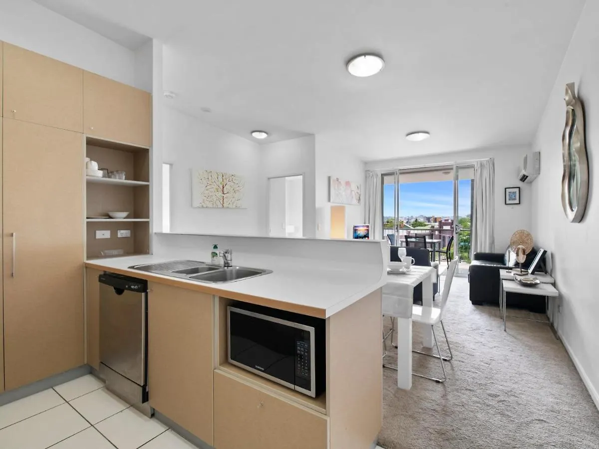 Artsy Destination Compact & Cosy 2 Bedroom Apart At Valley Brisbane Daire