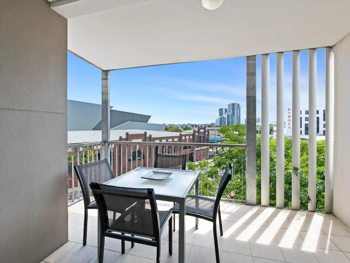 Artsy Destination Compact & Cosy 2 Bedroom Apart At Valley Brisbane Daire